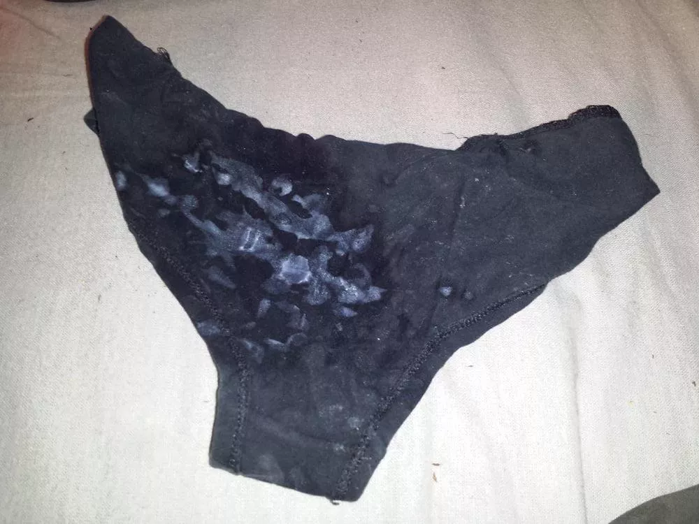 Old and new stains on gfs panties posted by jens_ale