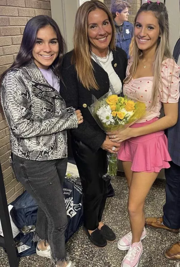 Older sis , Mom, younger sis…who are you taking backstage after the show? Comment below posted by Unlikely-Speed1349