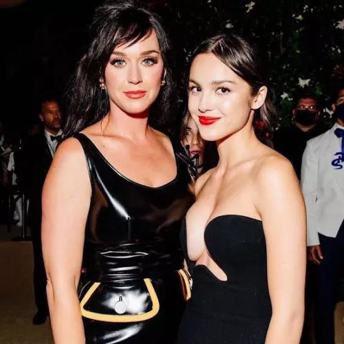 Olivia Rodrigo has bigger tits than Katy, damn. by LeNewbiee