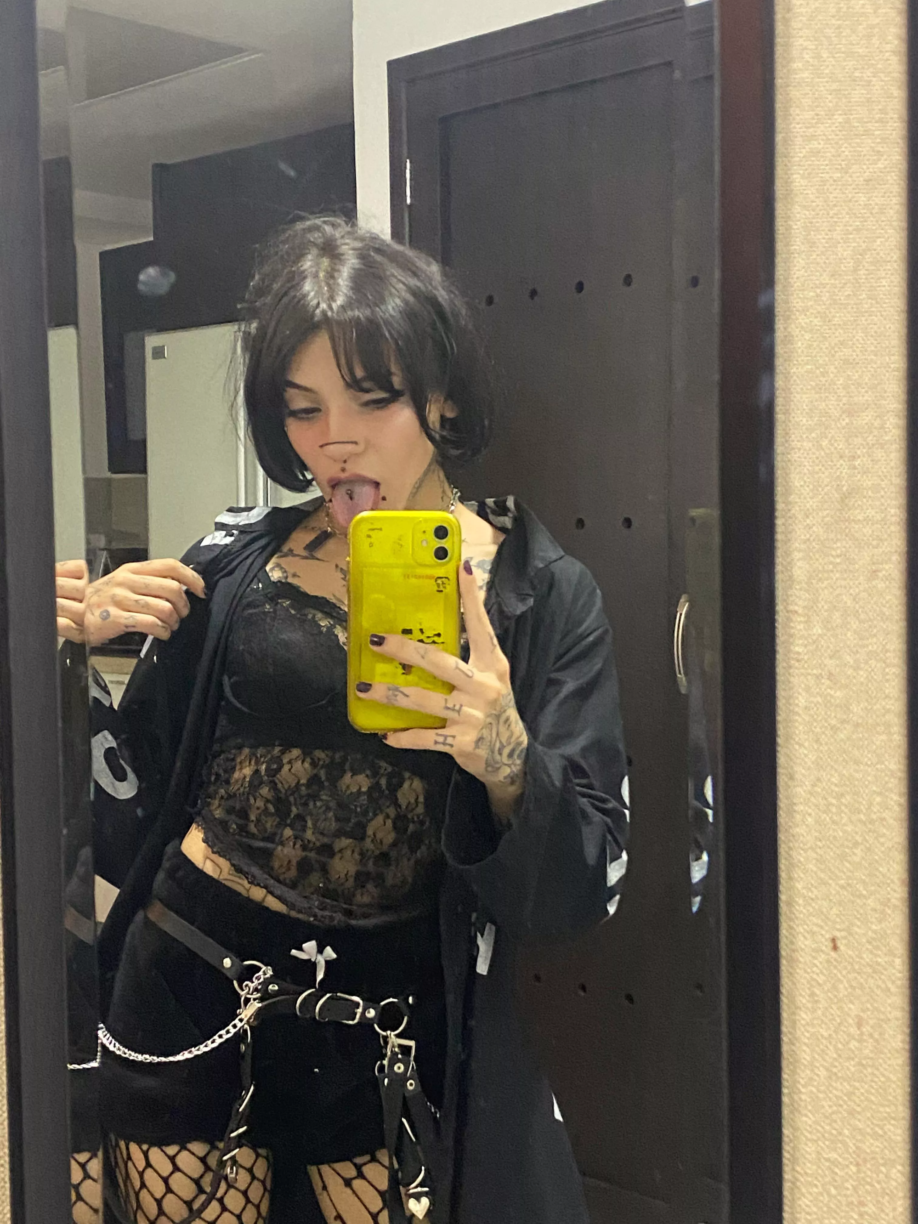 omg i’m a hot emo bitch posted by VennusSativa