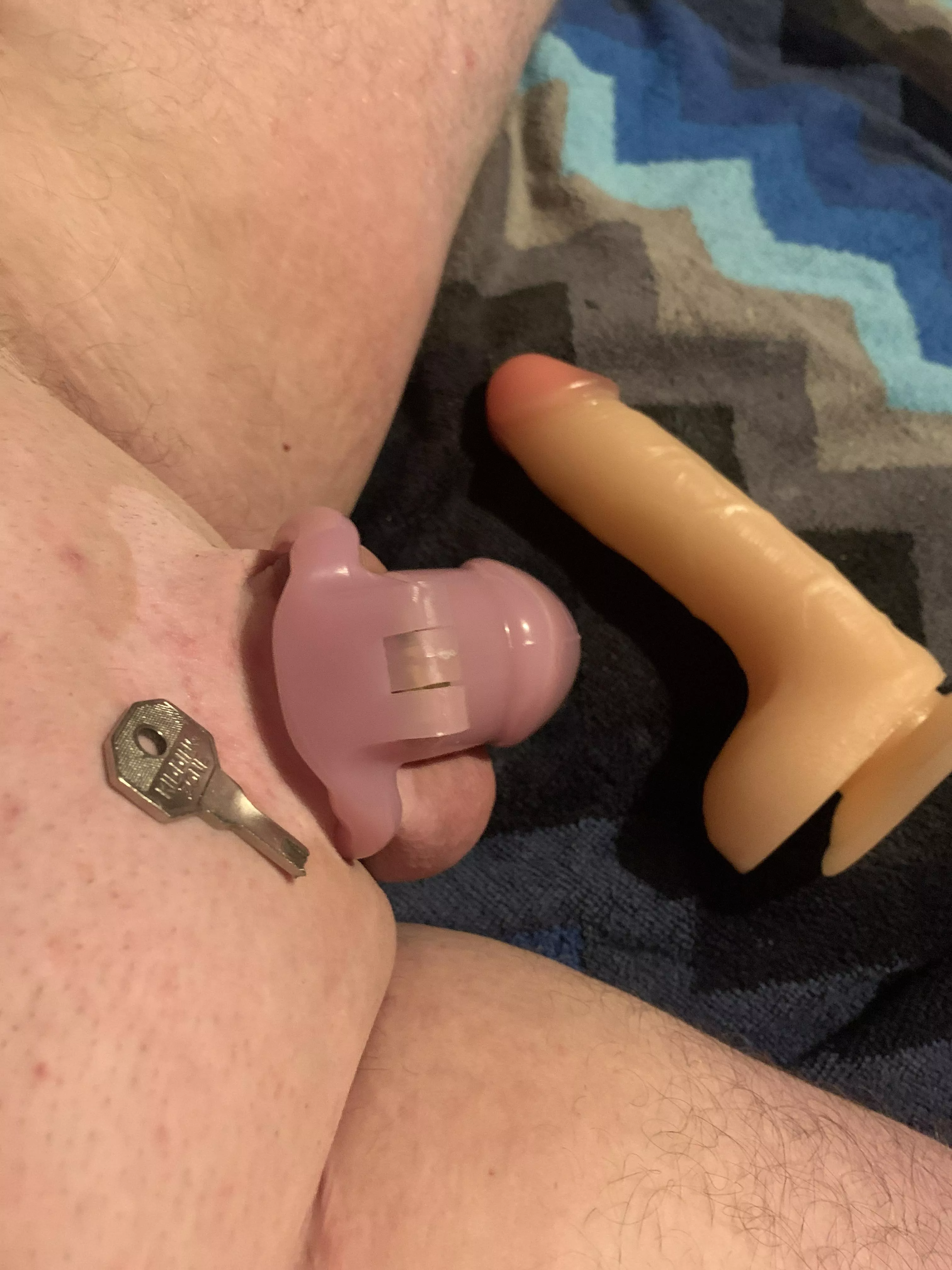 Omg my key broke 😧😳 posted by SissyCuck144