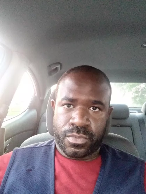 On lunch break at the work house. 👋🏿 by TyMar85