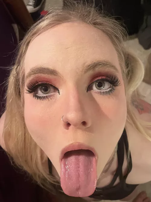 On my knees and ready to please 👅 by kittikazama