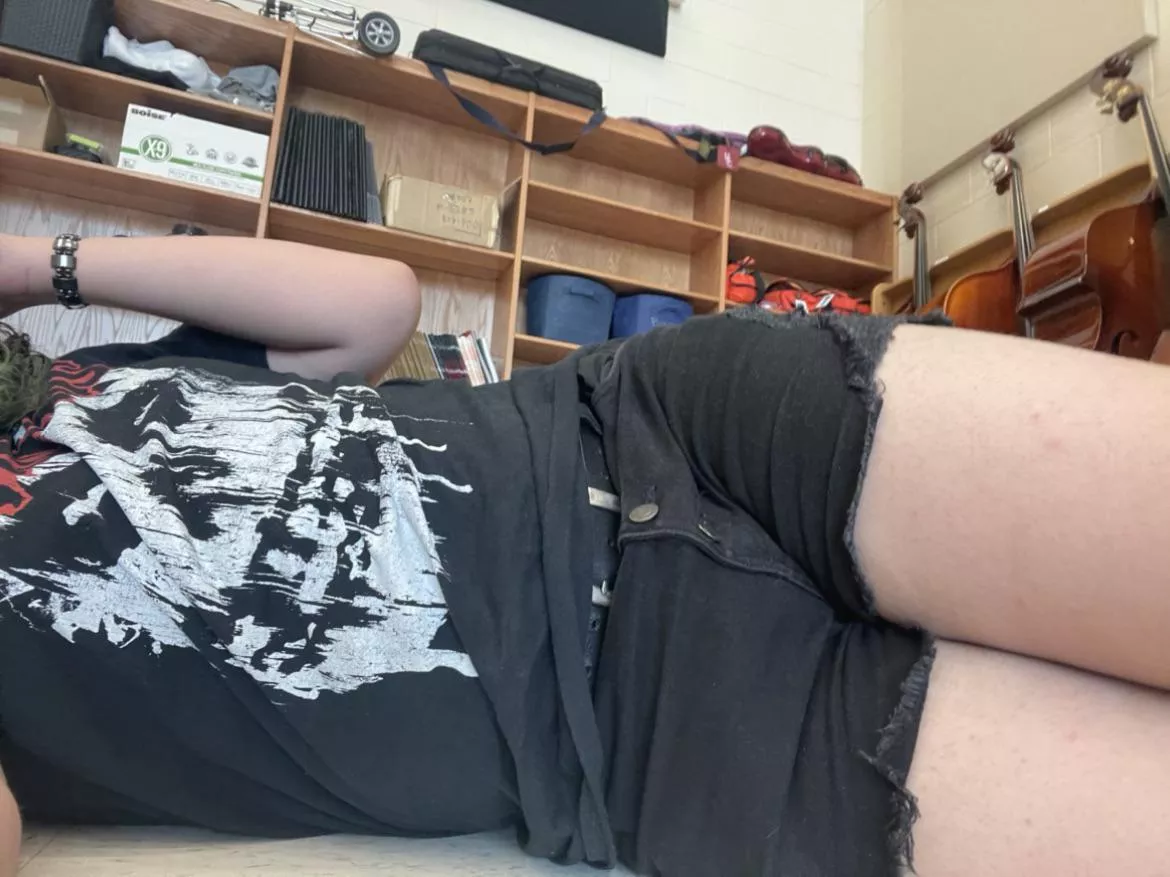 On the floor posted by Janebutemo