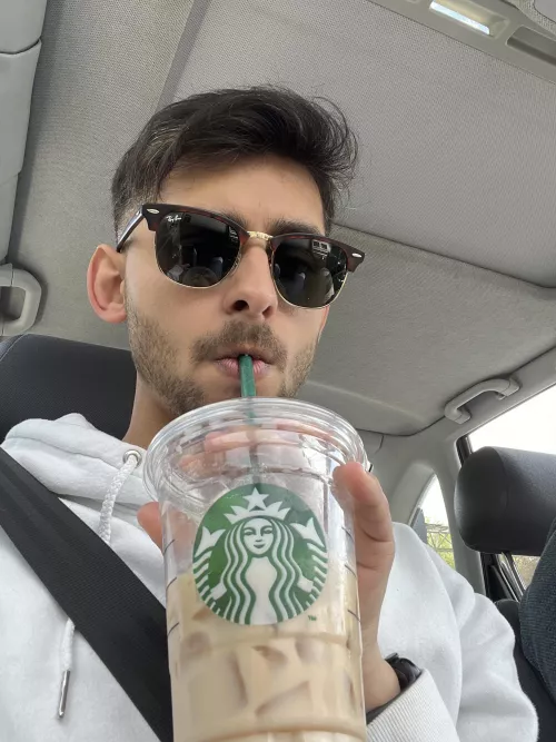 On the road, how’s life? 🤩😜 DMs are open! ☺️ by _FLSnl_