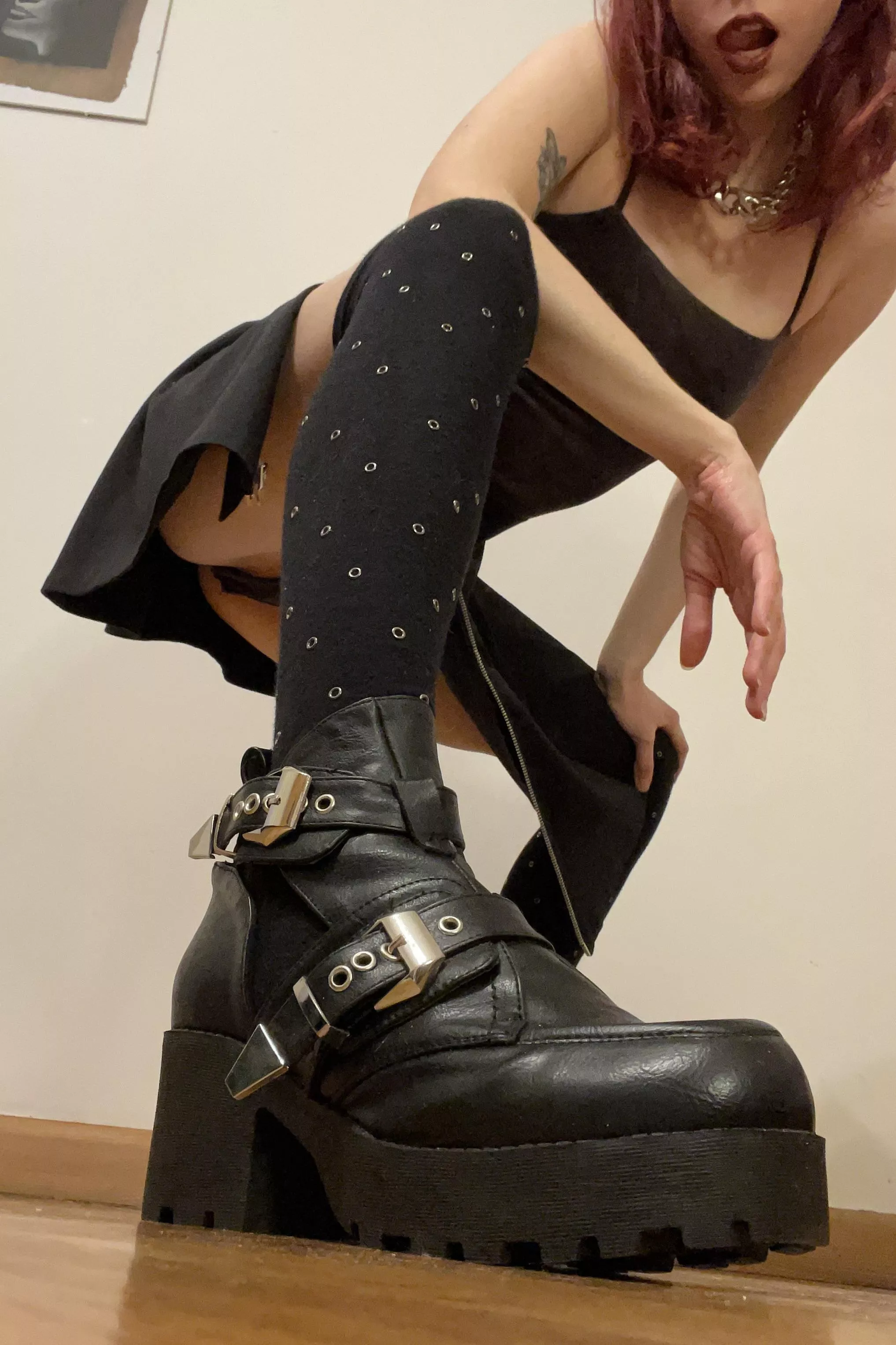 On your knees, slave 🖤😏 [oc] @dellarux posted by Dellarux