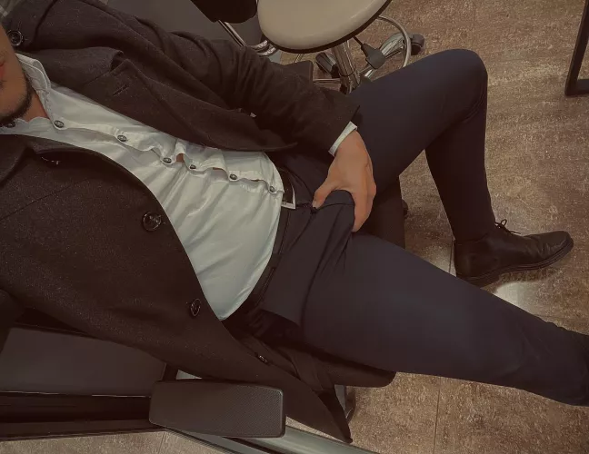 On your kness and make daddy feel good by TheManOnSuit1