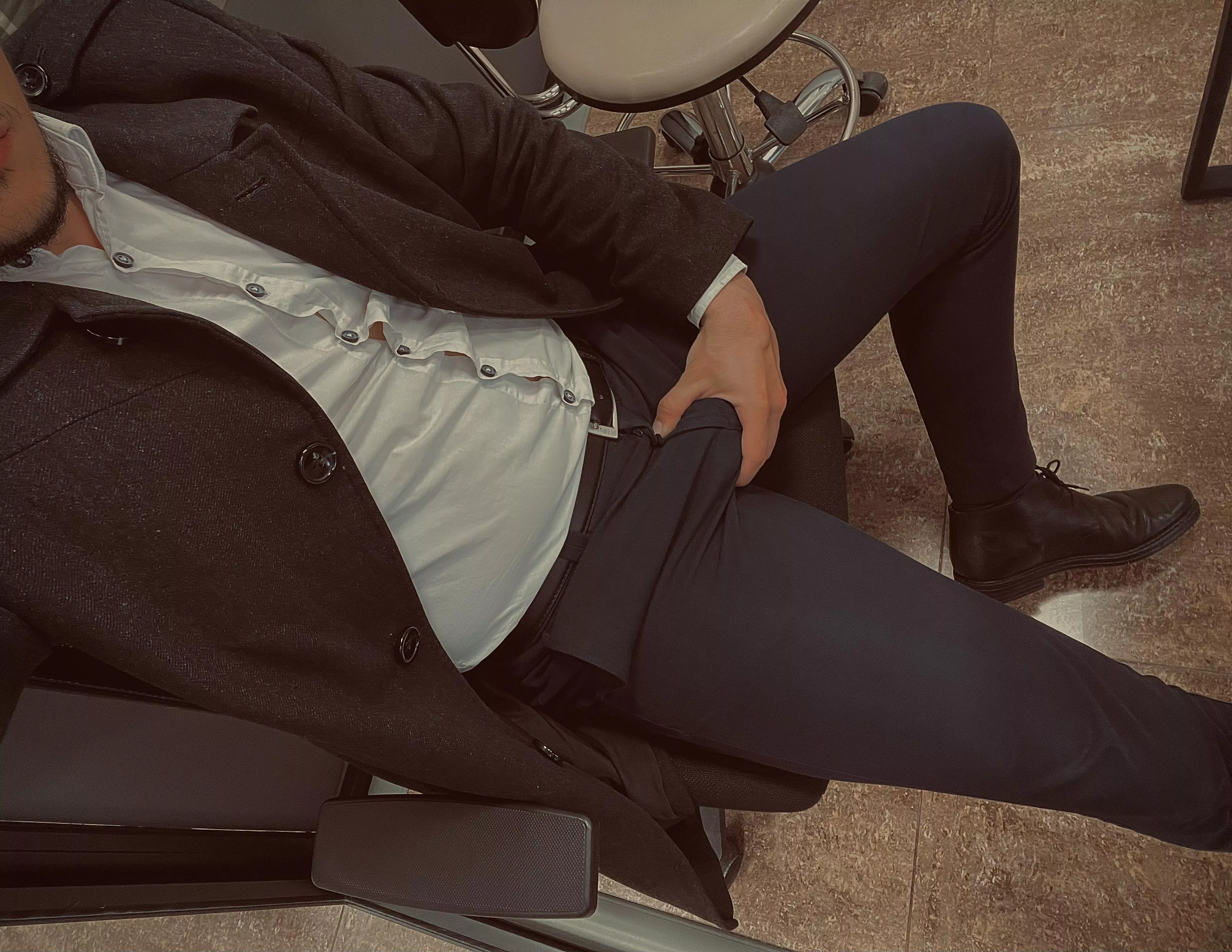 On your kness and make daddy feel good posted by TheManOnSuit1