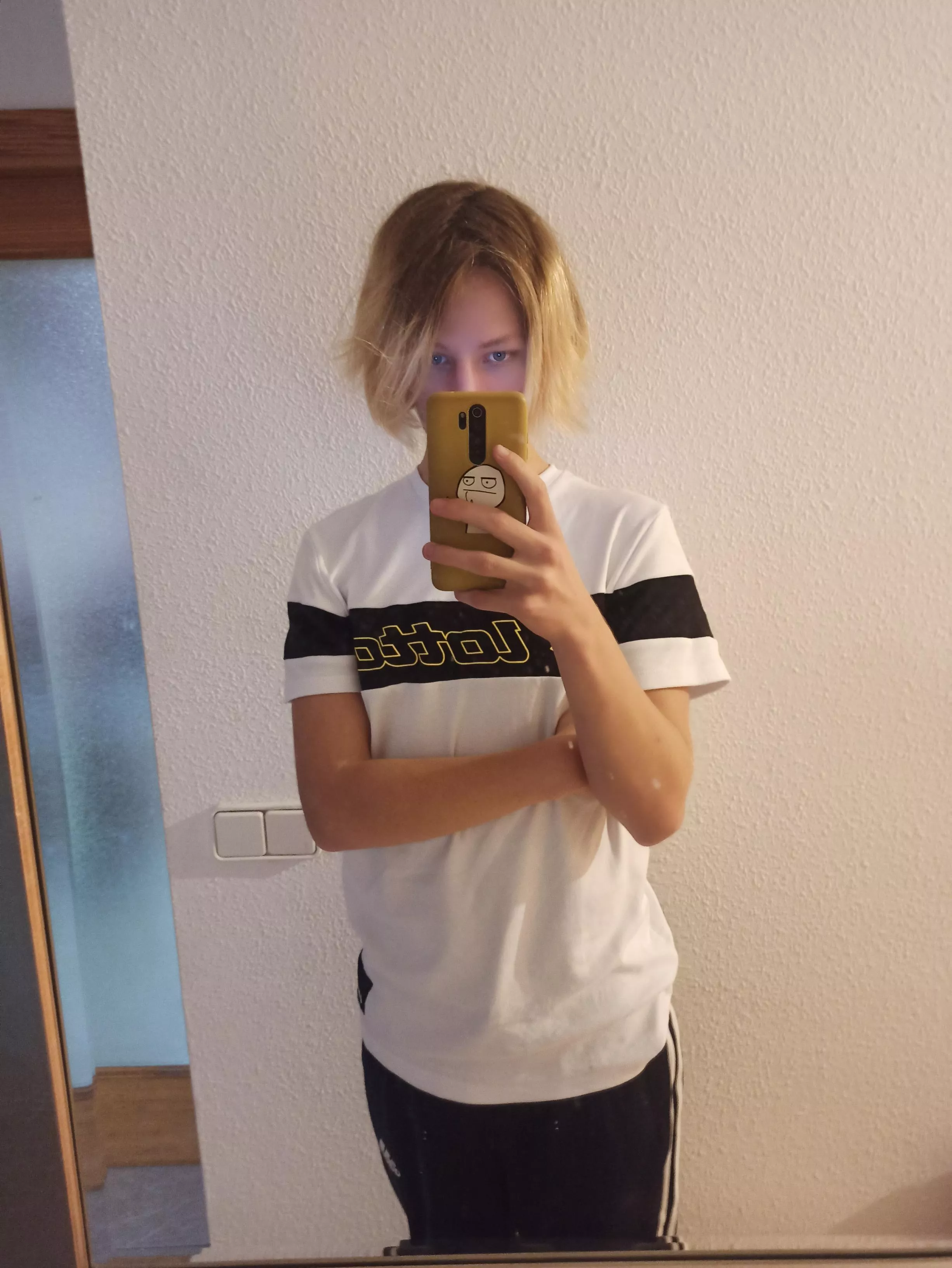 One day I decided to put my hair like that! Love you all cuties rawrrr <3 posted by BlondYoshi