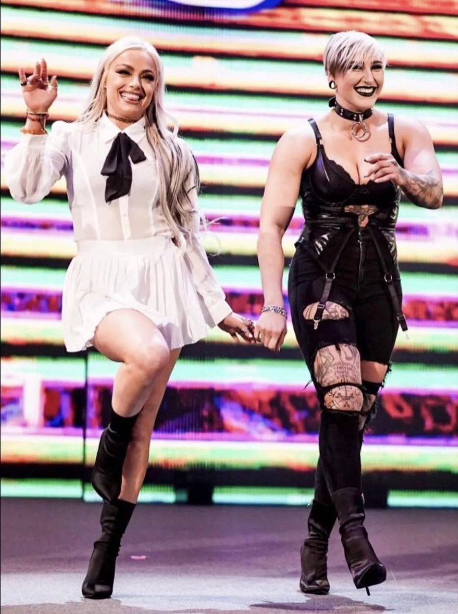 One more of Liv & Rhea posted by michalemartyr