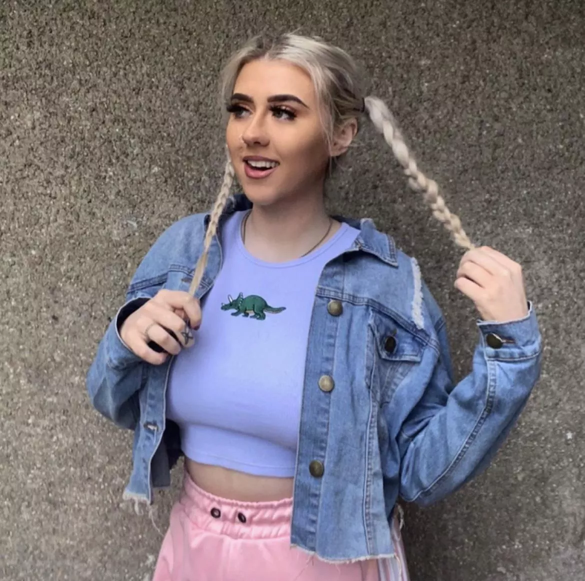 One of my fav 💦 posted by shishakhalifa