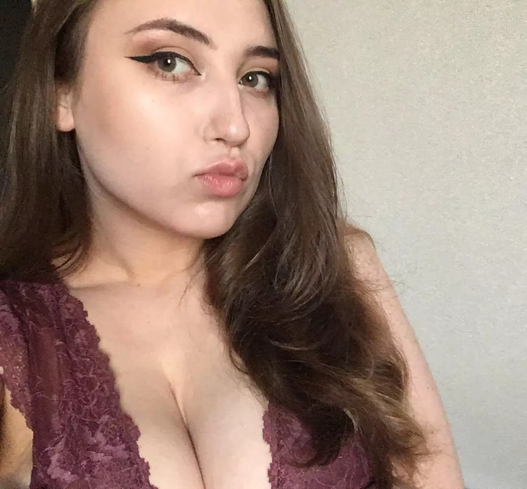 one of my fav pics of me 🎀 posted by siderosed