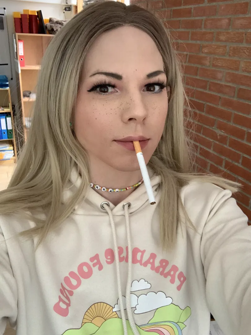 One of my favouri[t]e dangle pics 🤍 posted by itsbabysienna