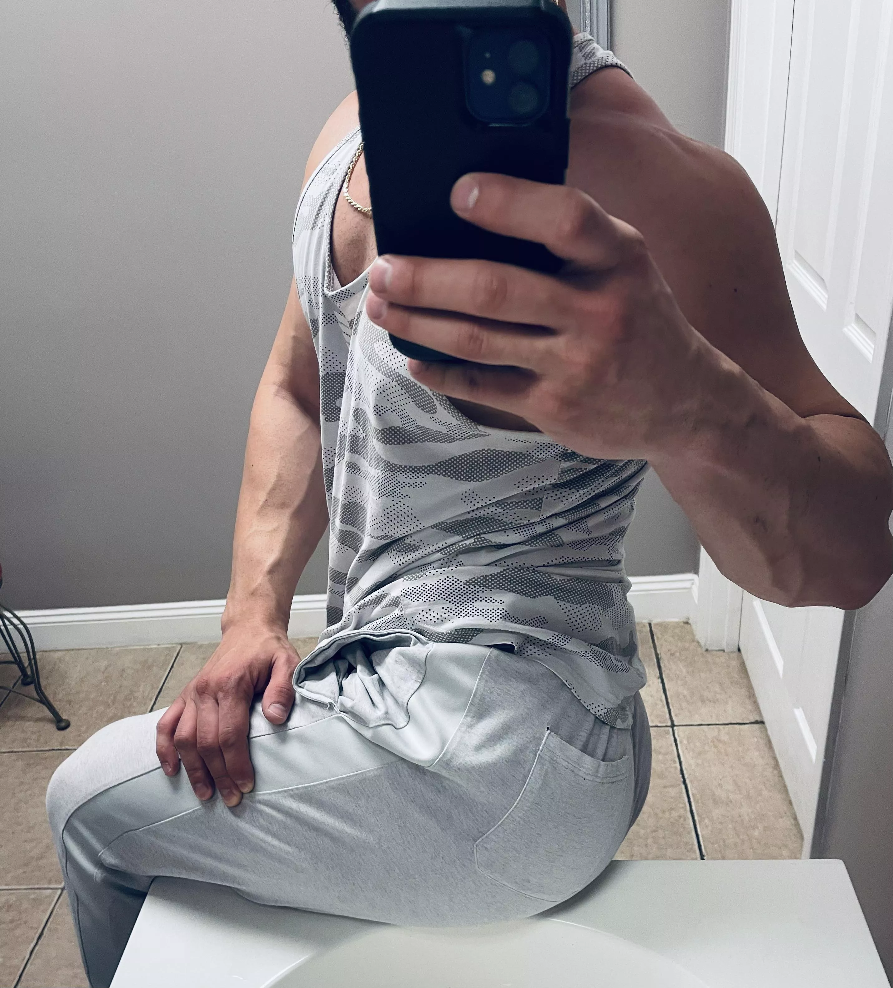 One of my girl friends told me guys aren’t allowed to do this pose. Thinking she’s jelly. posted by DannyDanger369