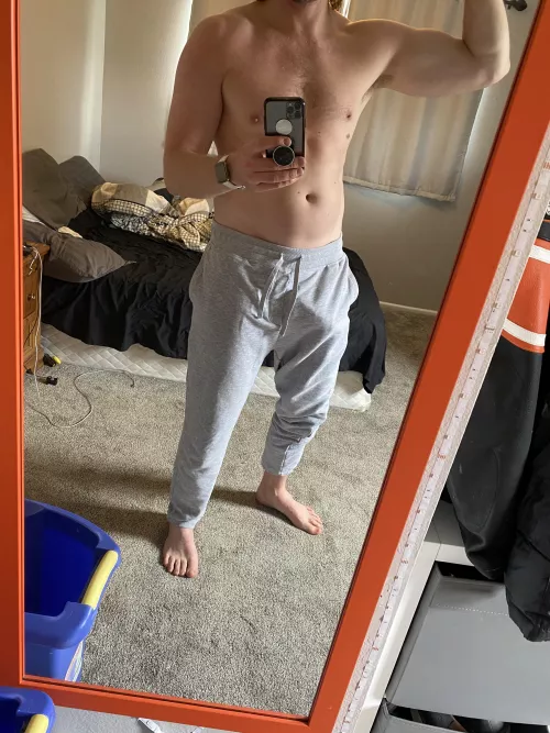 One of the few men on OnlyFans here. I teach you all about health and fitness in a sexy way so you can reach your goals and fuck one of these hotties. Link in bio by bigdickfitnessfree