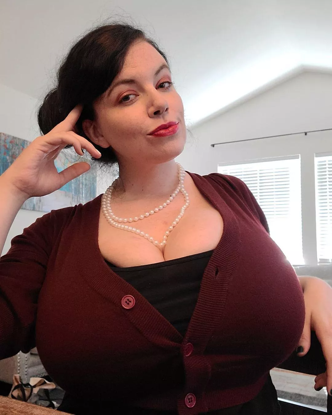 one of the queens of natural boobs 😍 posted by Charming-Track1747