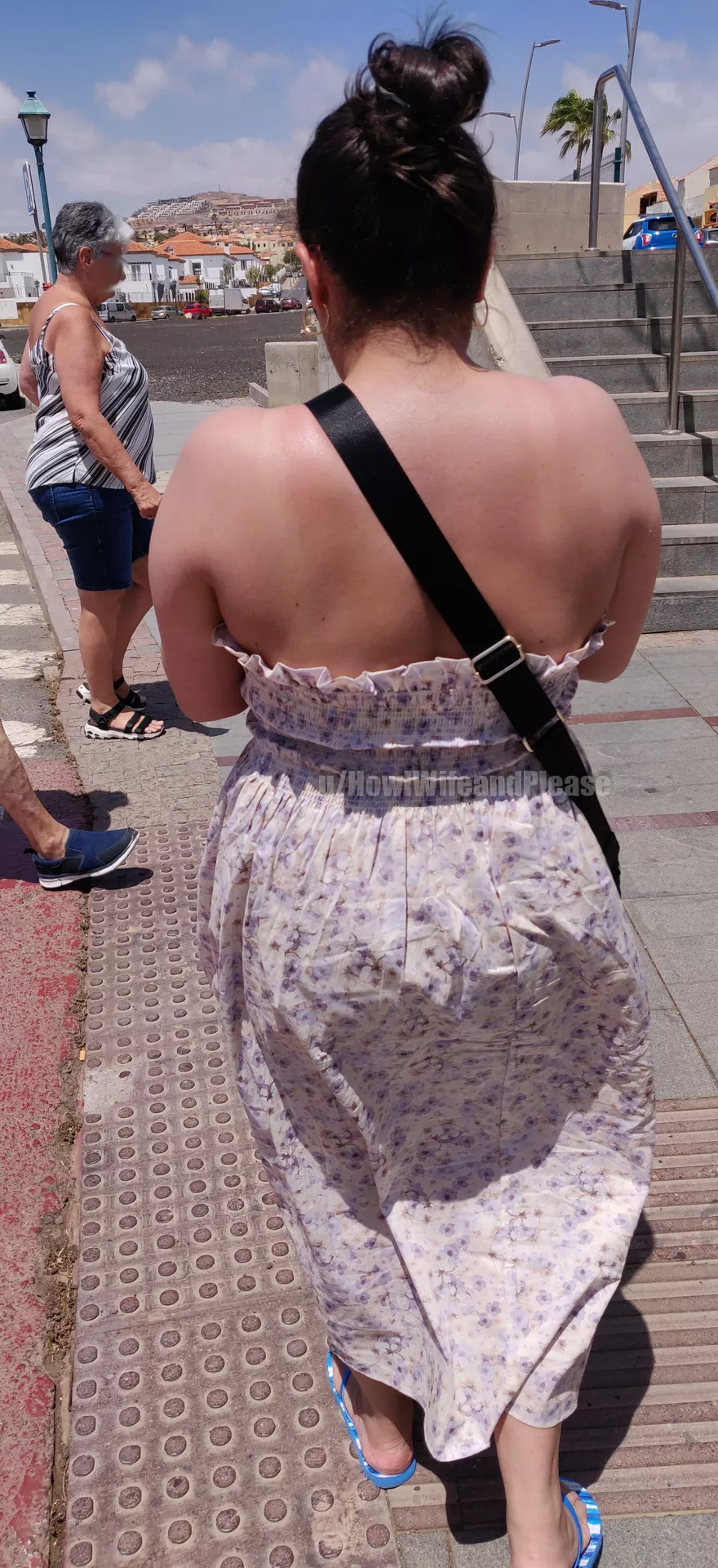 One of these ladies is my wife... posted by HowIWifeAndPlease