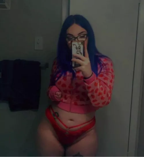 Only a couple hours left in my birthday 💕 by Ickyvickyok