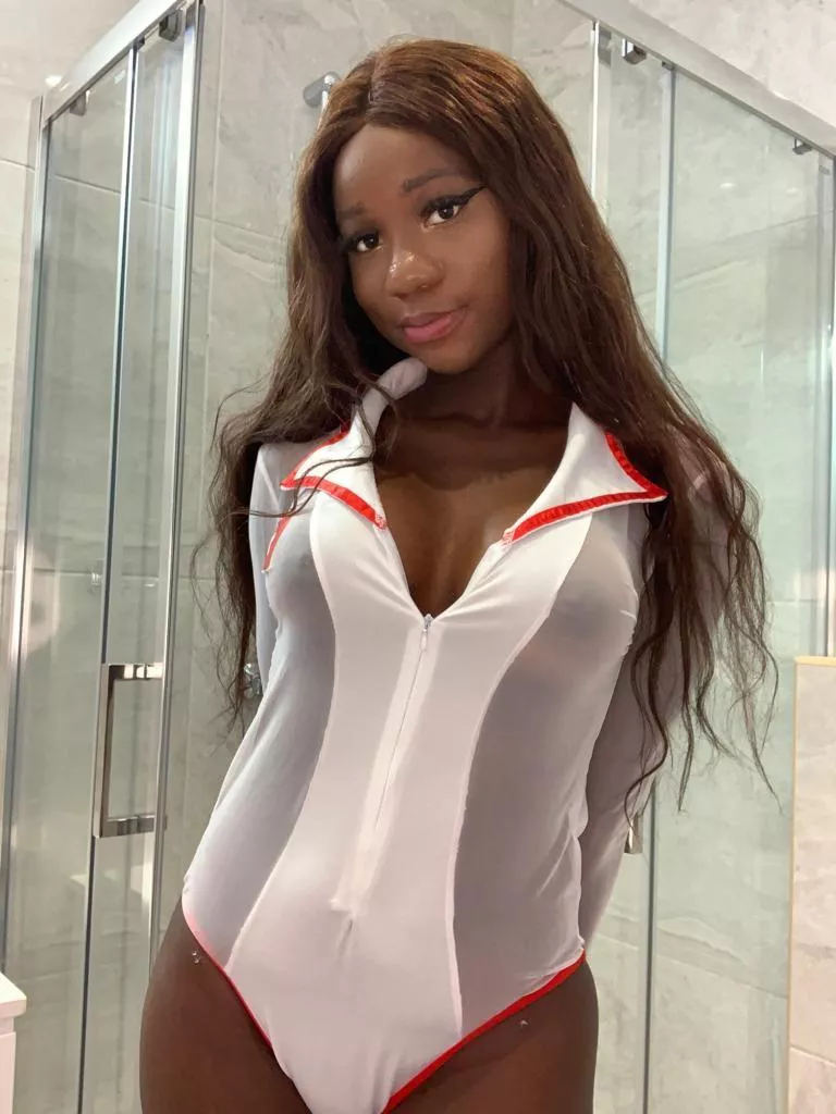 Only look in my eyes posted by Sarahbrown_official