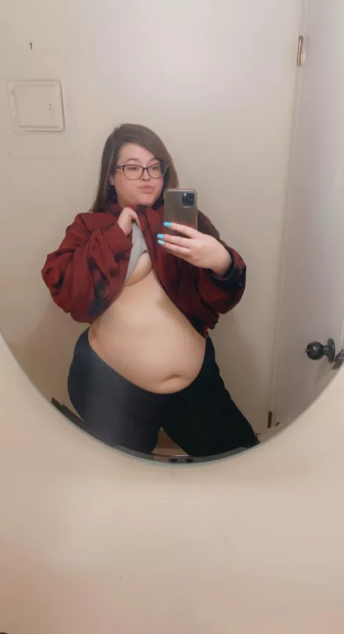 oof that hour glass shape by synner_x0