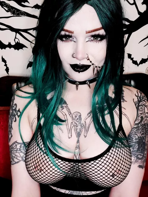 ooph this top isn't supportive. care to lend a hand? 😜 by PatriciaAbsinthe