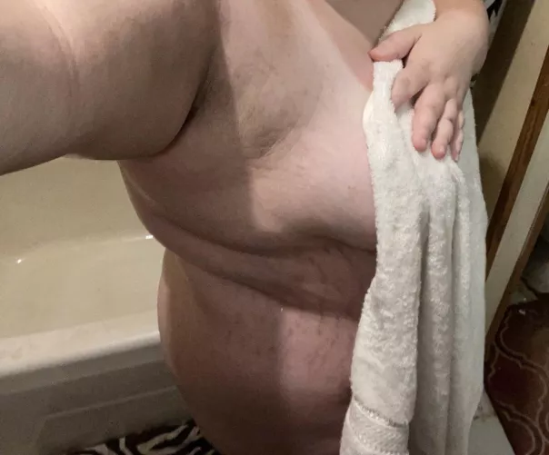 Oops almost dropped the towel 🥵⬇️ by adorable858