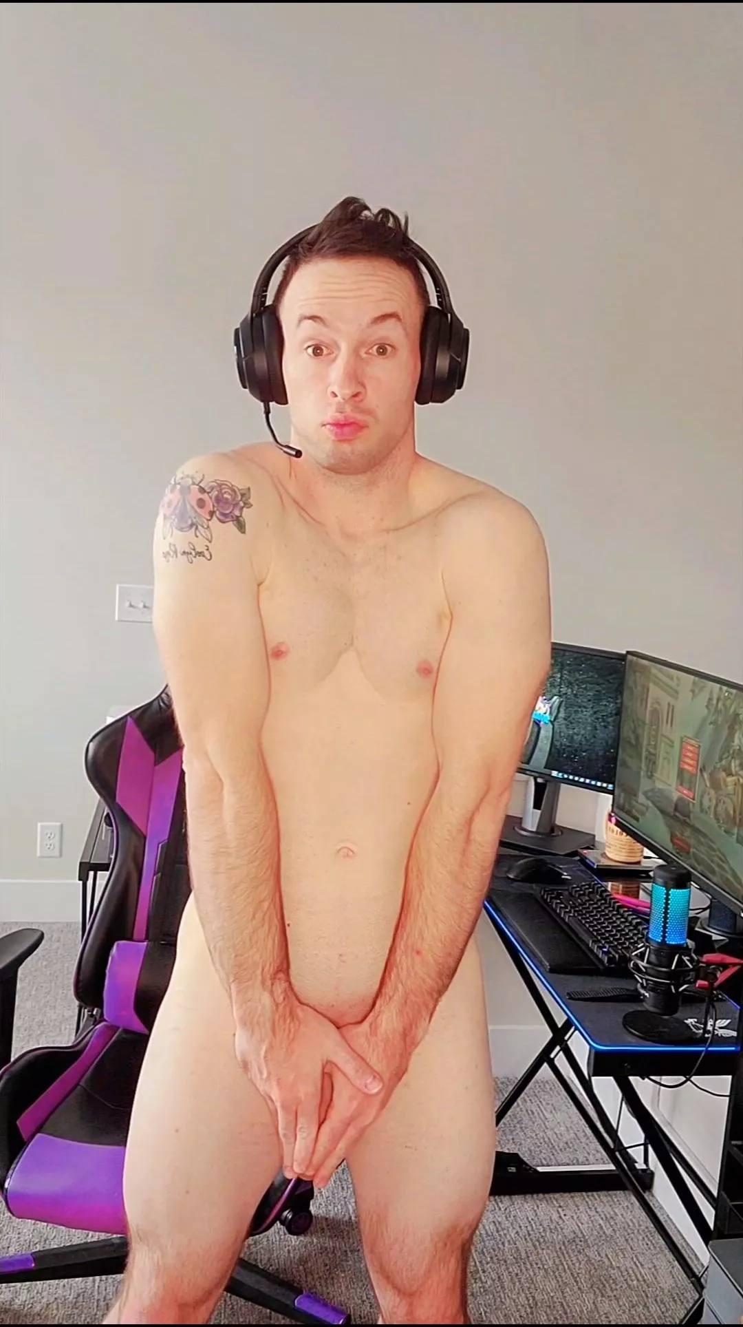 oopsie daisies 😳 posted by ElijahRyan