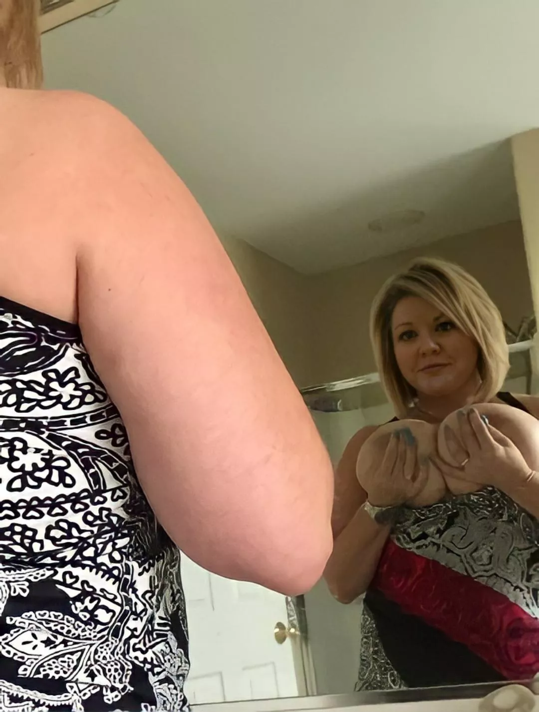 Oops...my top slipped 😲👀 posted by jswezz