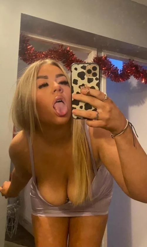 Open wide 🤙🏼💦💦💦 by camo_feet