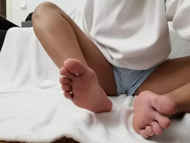 Open your mouth for me? by shikifeet2