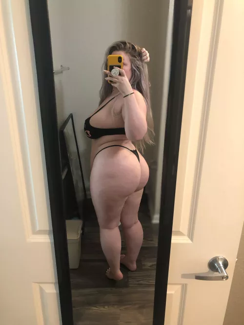 Opinion on my curves? Be honest. by pinkghouls