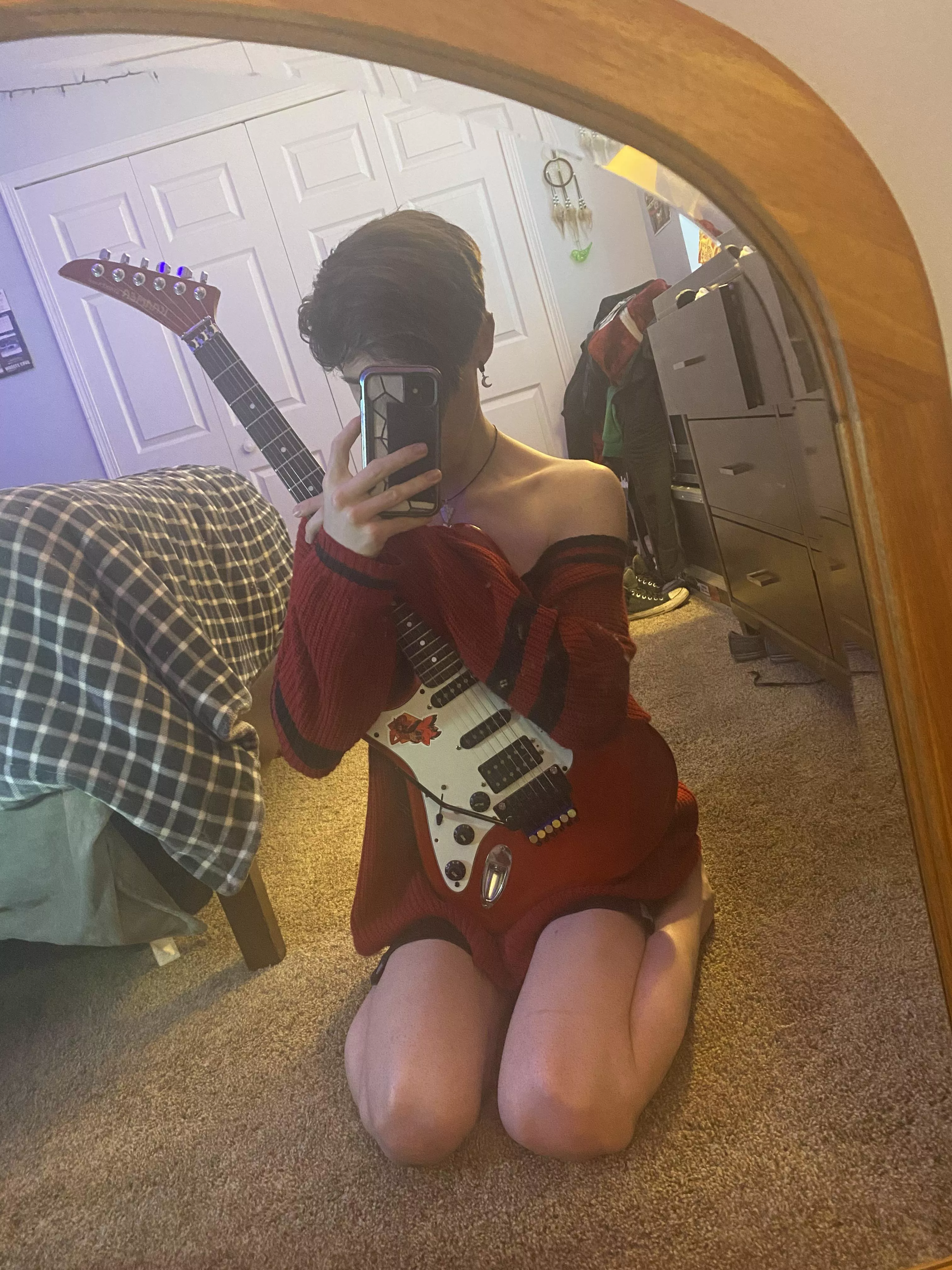 Opinions on guitar playing femboys? posted by neoepsi