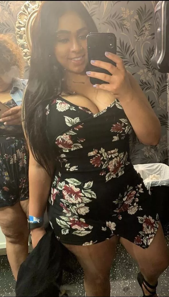 Other girl was too jealous to even look up posted by thevoyagertt