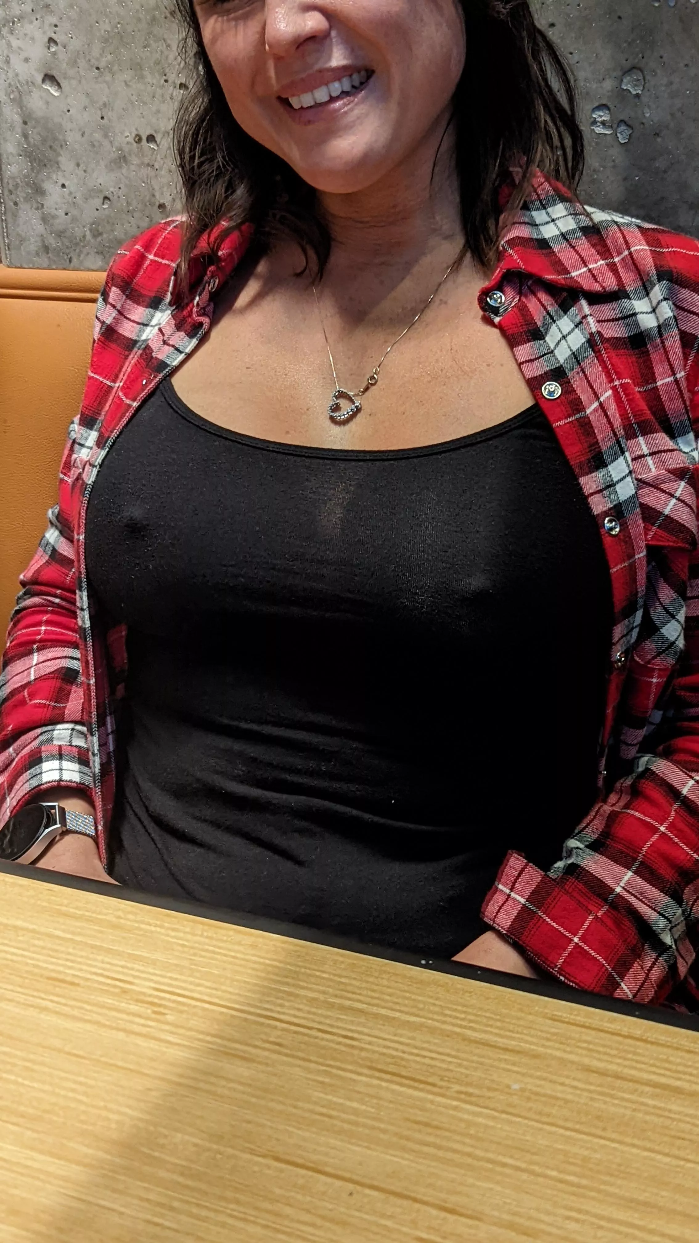 out having dinner at Buffalo wild wings 😜 posted by Deessexytoy