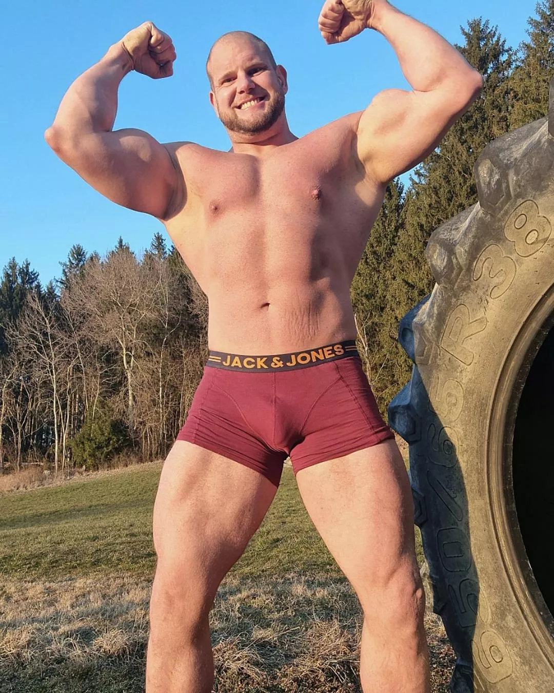 outdoor workout 😊 posted by Wrong-Engineering-74