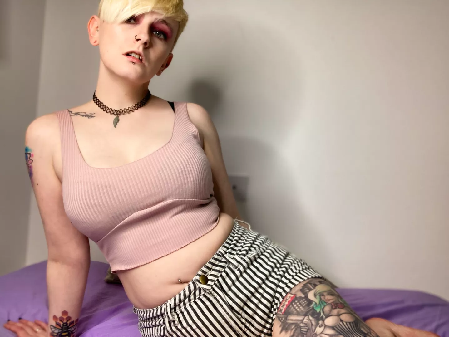 pairing short shorts with a crop top is my fav look! posted by PixieGirlCam