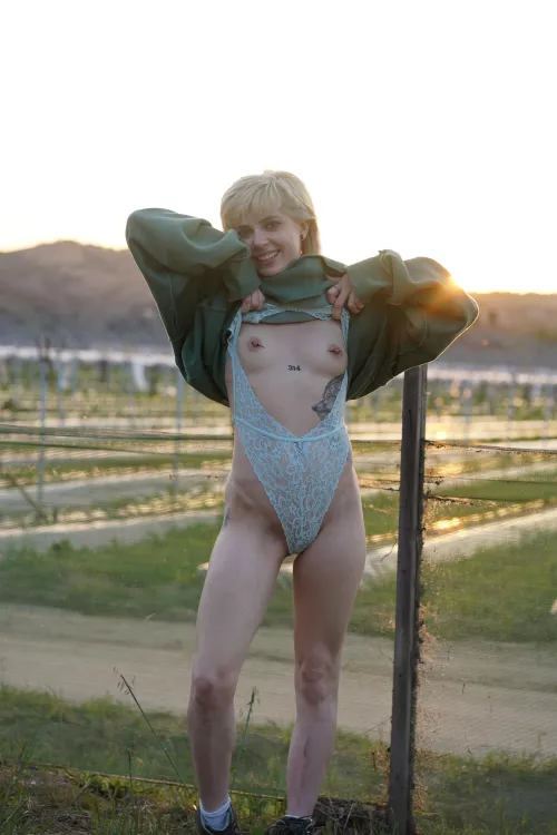 Pale, petite, and ALWAYS HORNY! by randapanda423