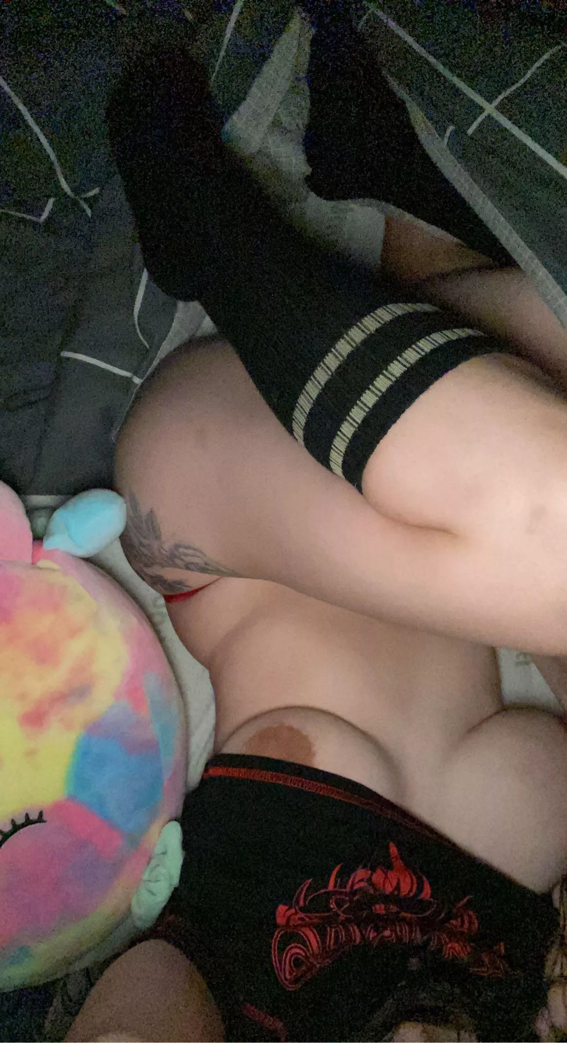 Pale skin is one of my insecurities thanks to the dumb things boys said growing up. Thank you strangers [f]or making me feel loved ♥️ posted by impatient_carnation