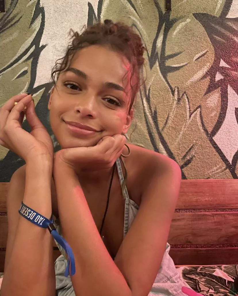 Pam Hughes posted by Zowlish