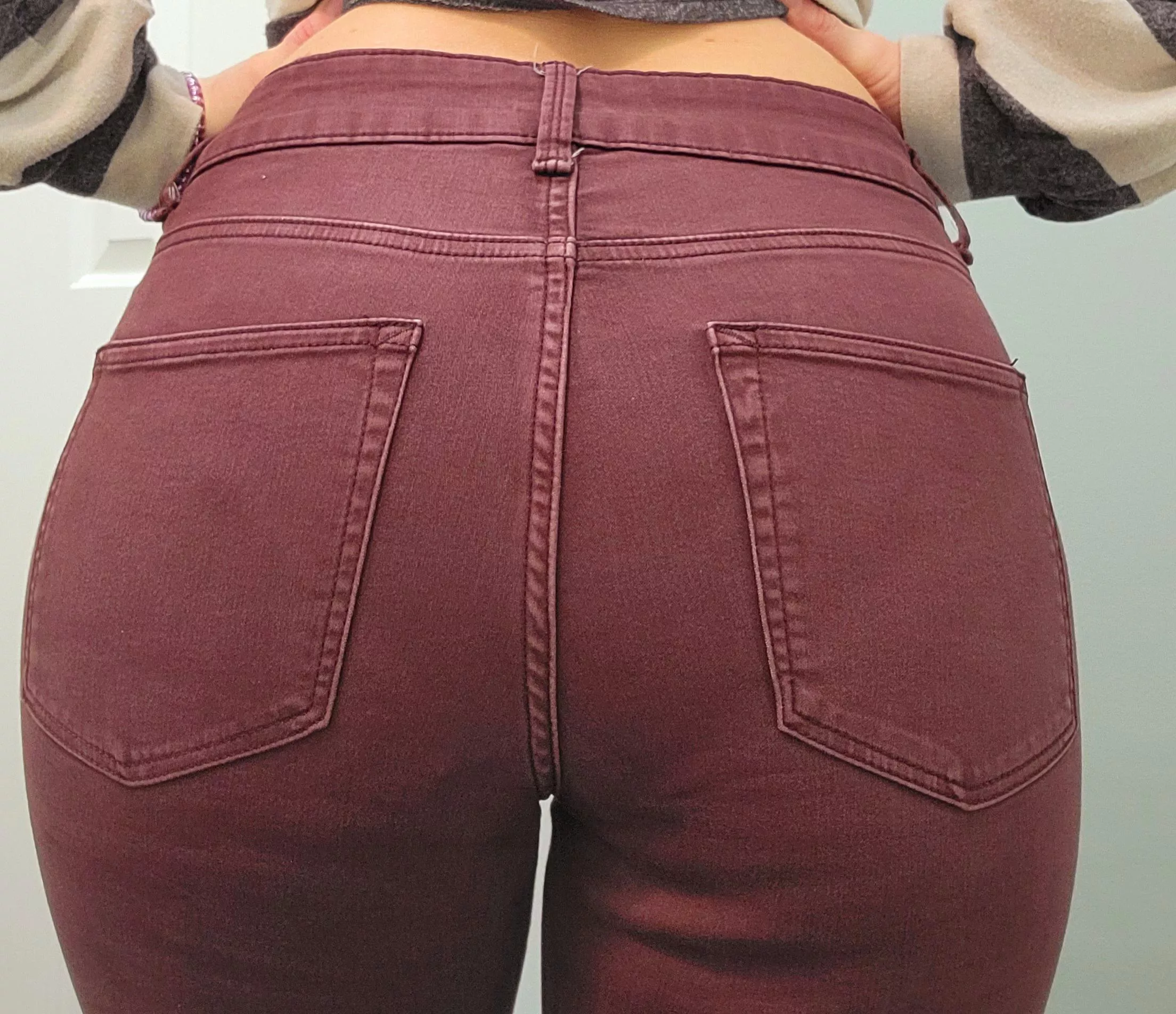 Panty lines!! Happy Monday friends!! 😘😘 posted by nlicious01