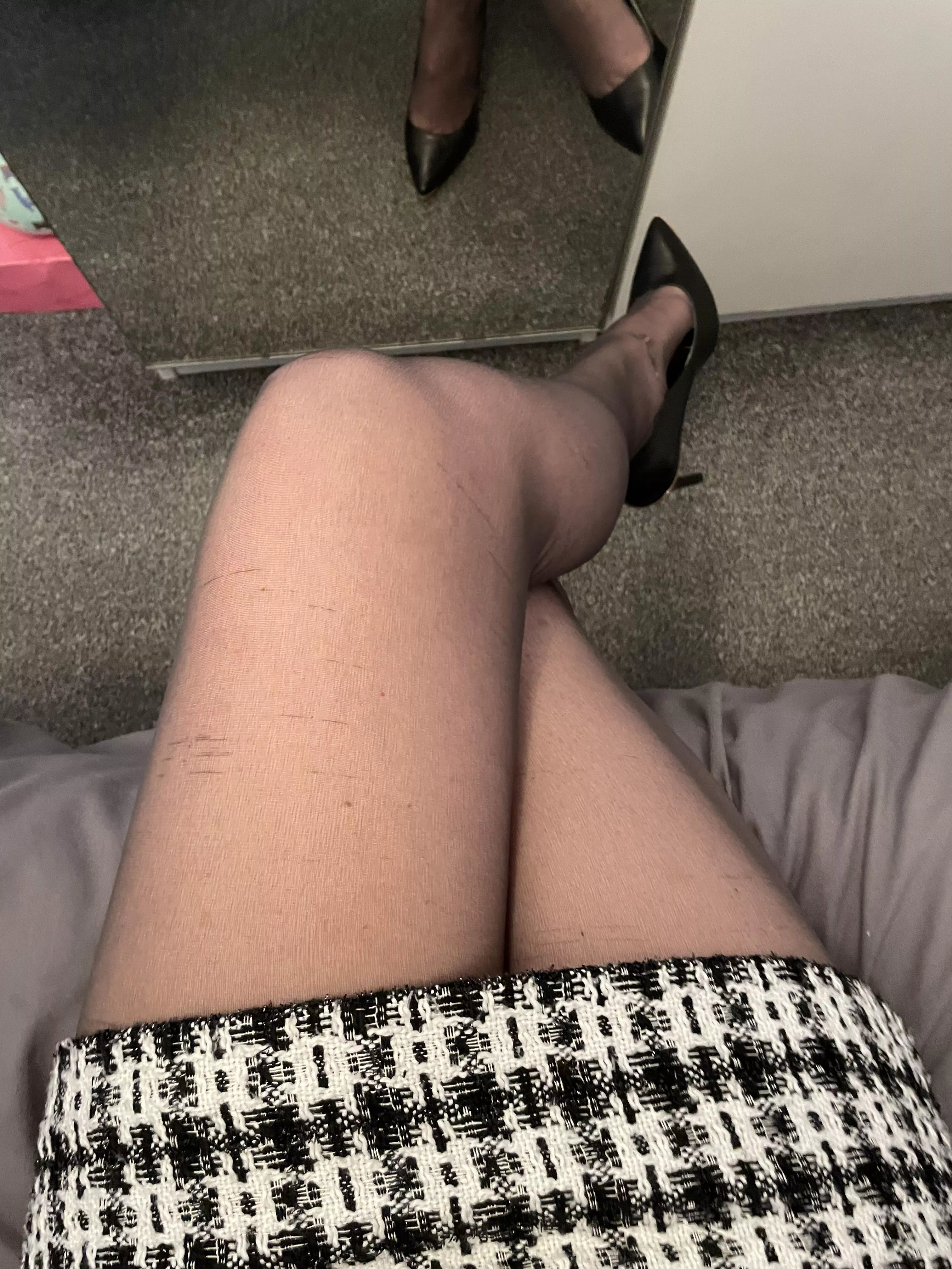 Pantyhose and heels 😘 posted by Misstights