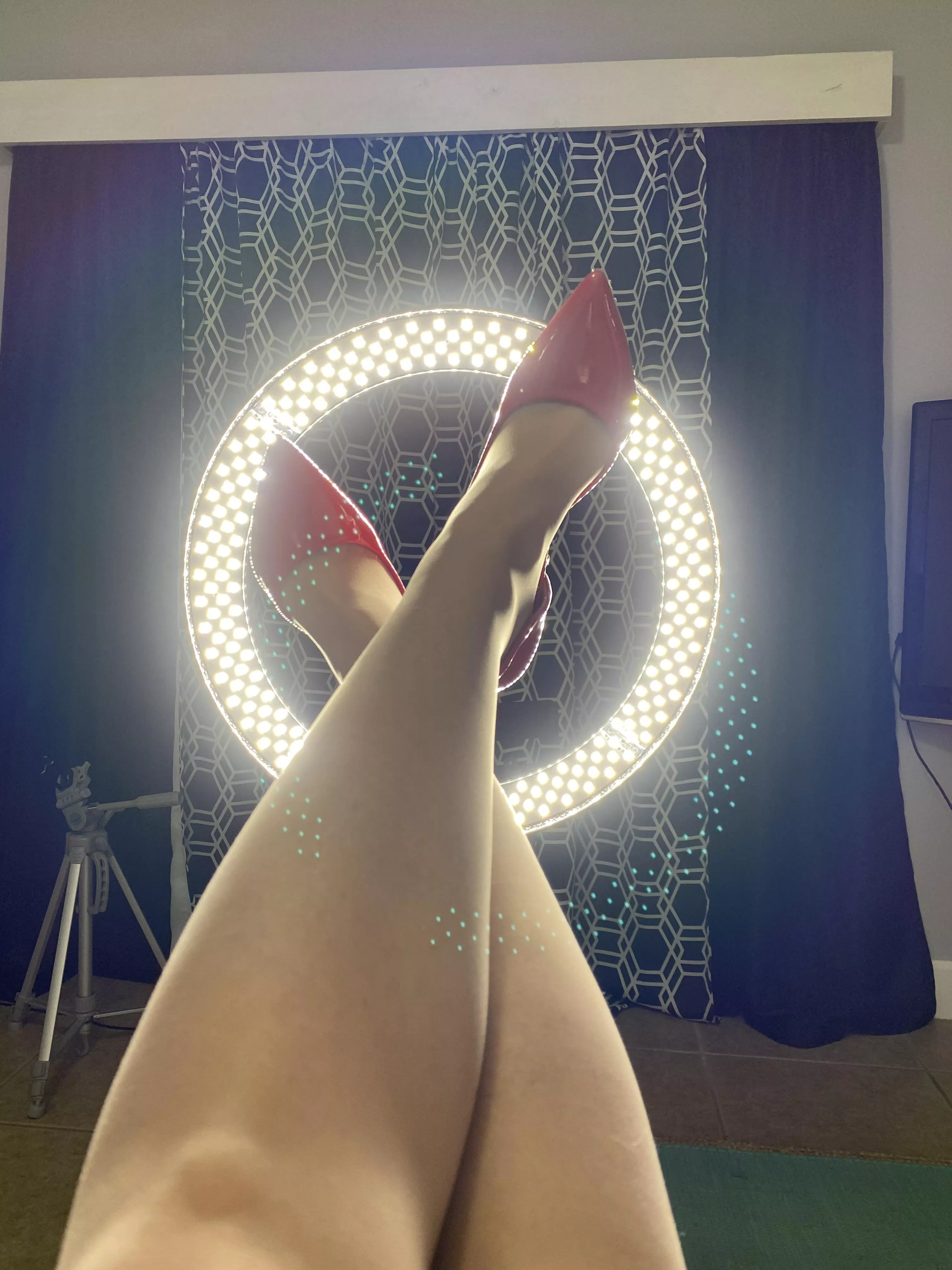 #pantyhose #nylons #flightattendant #feet #legs #sexylegs #stockings #cutefeet #smallfeet #thighhighs #feet #garters #fetish #collants posted by Princessinpantyhose