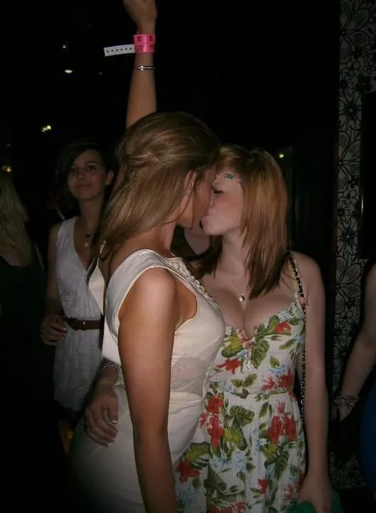 Party girls posted by cherylfan2022