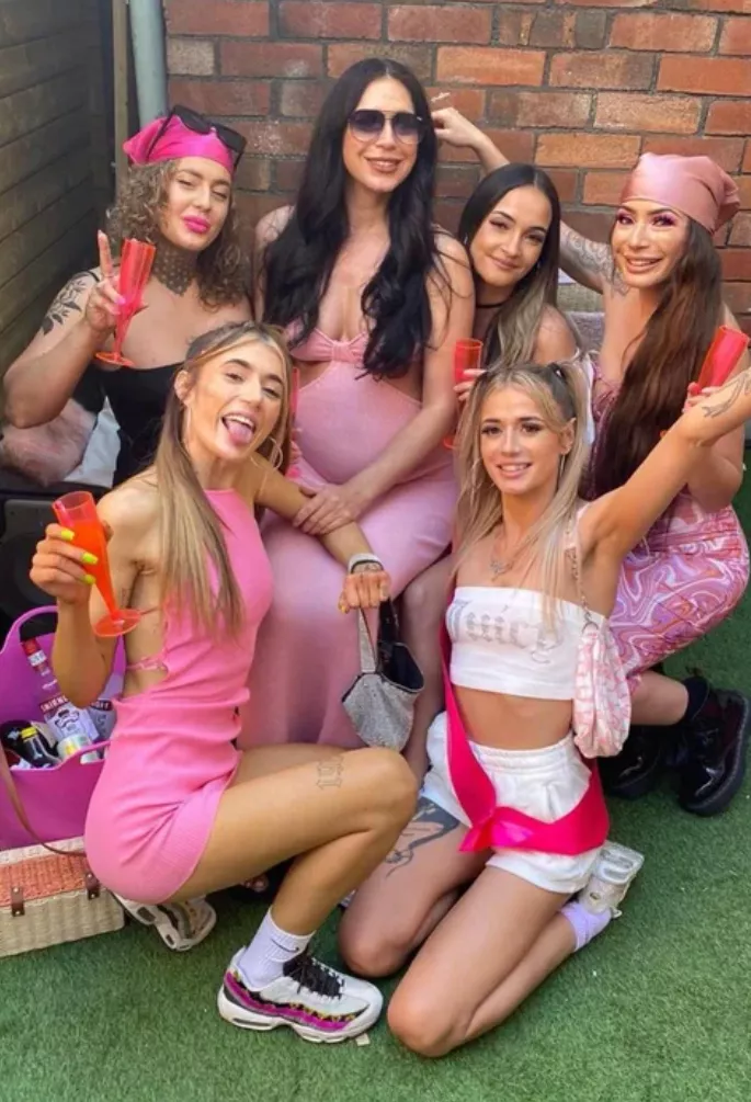 Party 🥳🎉🥳🎉 time posted by Chaturbater1