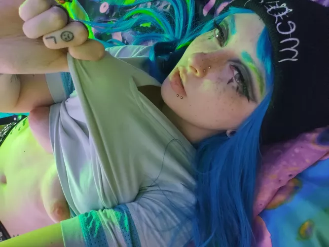 Pass the puffs please? by xdream_scapex