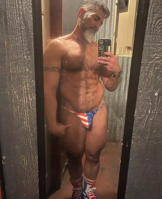 patriotic posted by peludoporfavor