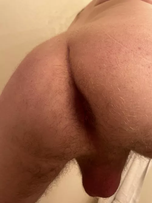 Peach Fuzz by Lozeedozie