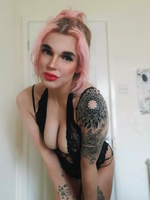 Peachi (@british_peach_x) [instagram] by British_p3ach