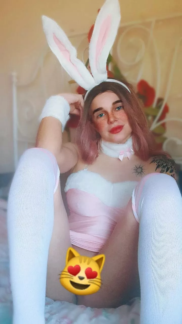 Peachi (@british_peach_x) [instagram] You know you wanna follow my spicy insta account 🌶😉 posted by British_p3ach