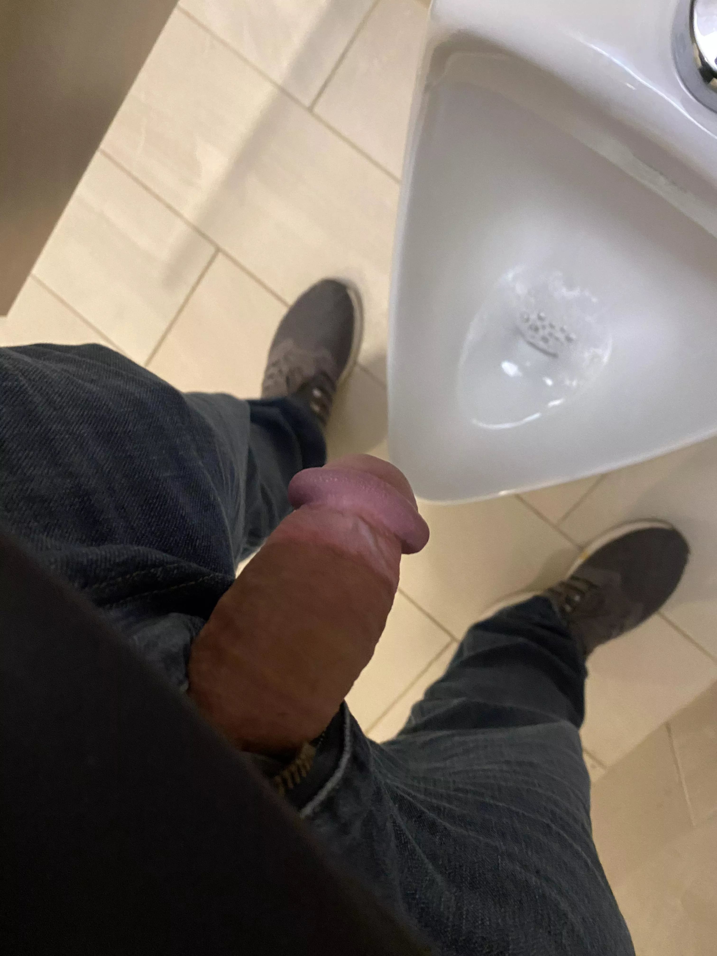 Pee shy. posted by syugekili